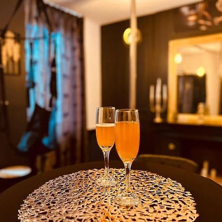 Love Room « L'Etreinte Doree » 伊利耶 外观 照片