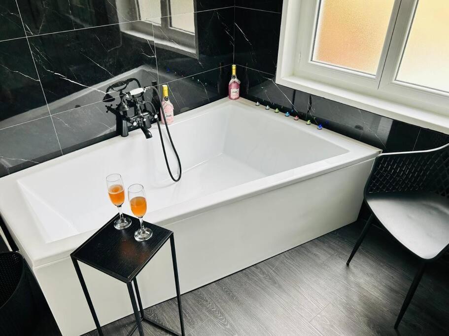 Love Room « L'Etreinte Doree » 伊利耶 外观 照片