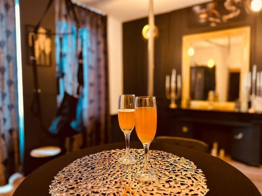 Love Room « L'Etreinte Doree » 伊利耶 外观 照片