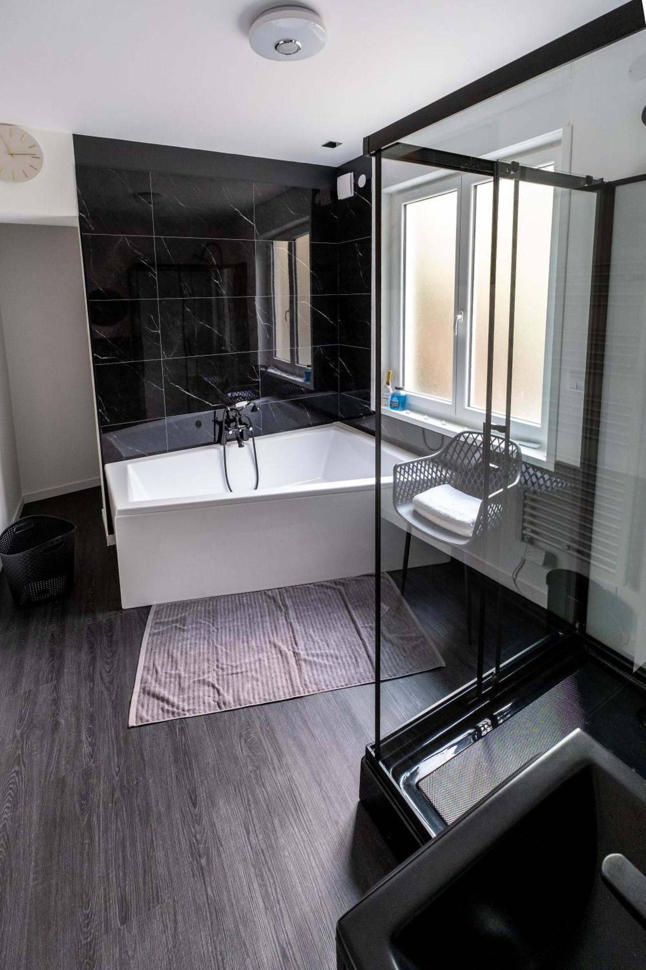 Love Room « L'Etreinte Doree » 伊利耶 外观 照片